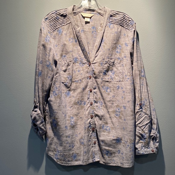 Lightweight floral top. 3/4 or long sleeve - Picture 1 of 2